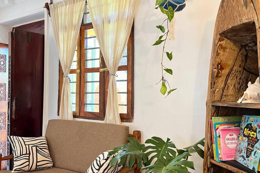 Stylish 2 Bedroom - 1min Walk To The Indian Ocean Umbuji